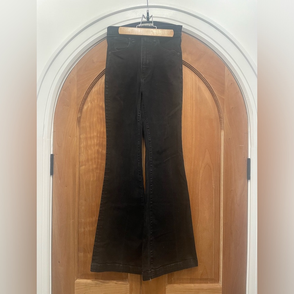 Abercrombie and Fitch Black High Rise Vintage Flare Jean Size 26
